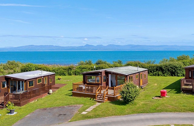 Beautiful villa for 4 guests with WIFI, pets allowed and parking