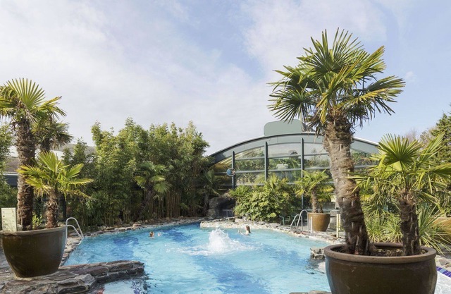 Agréable appartement pour 6 personnes avec piscine, bain à remous, WIFI, TV et parking
