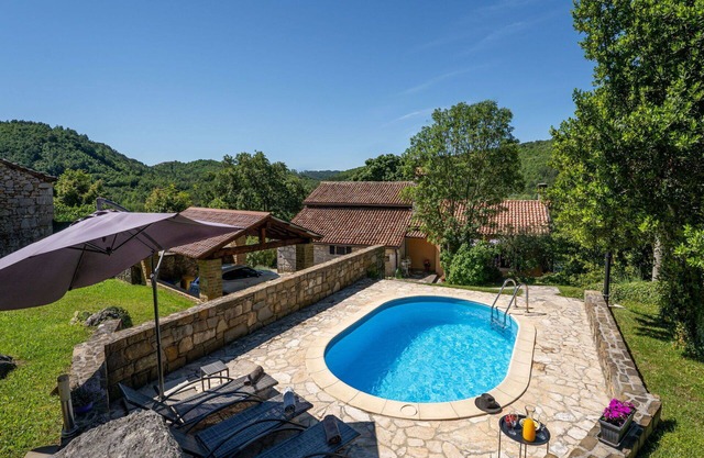 Maison de vacances avec bain à remous, climatisation, piscine privée, WIFI, TV, parking