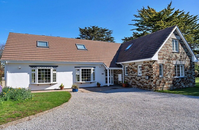 Beautiful villa for 8 guests with WIFI, terrace and parking