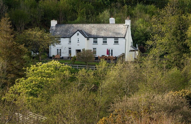Beautiful villa for 8 guests with WIFI, TV, pets allowed and parking