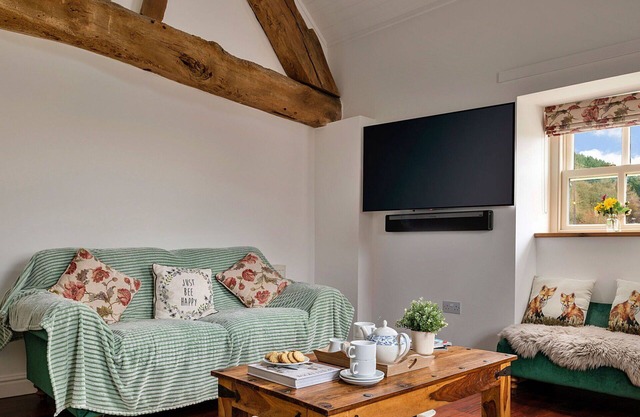 Beautiful villa for 4 guests with WIFI, hot tub, TV, terrace and parking