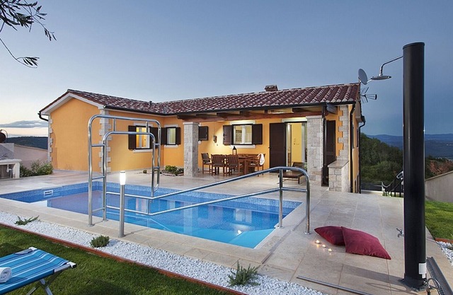 Belle villa pouvant accueillir jusqu'à 8 personnes avec une piscine privée