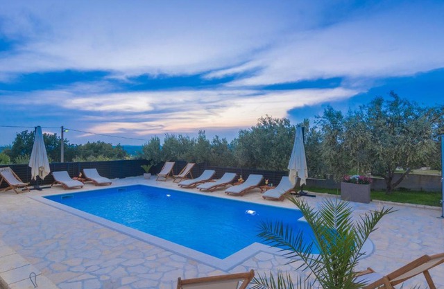 Beautiful villa in Lisicic with private pool