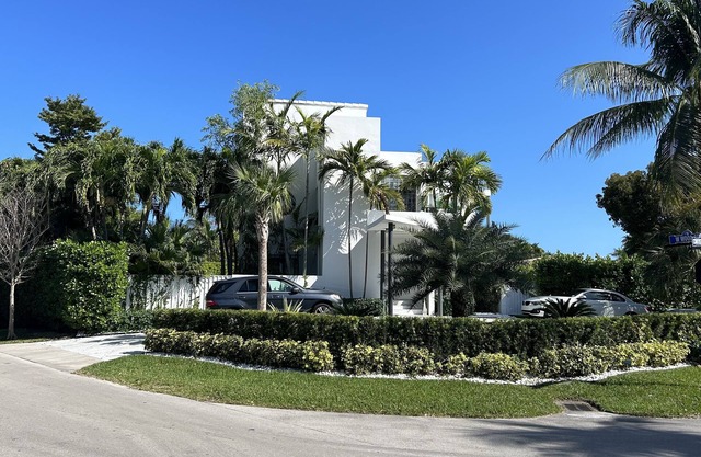 beautiful villa in a paradise island with private pool and jacuzzi