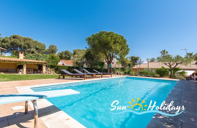 Belle villa Monica avec piscine privée pour 8 personnes à 800m de la plage