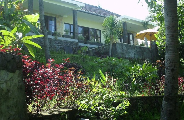 Belle villa sur une colline avec vue mer, montagne et rizière