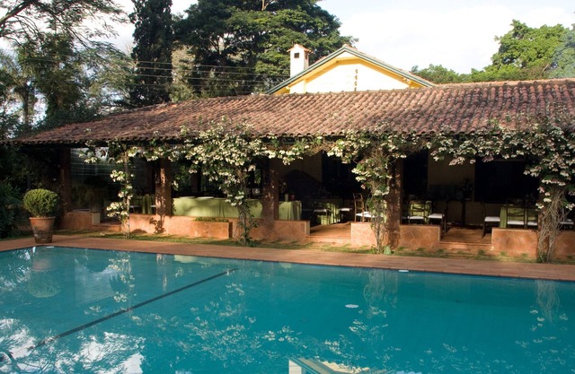 Belle villa, piscine, Churrasq, litchi 600ft, SKYTV, 96 km / 1h: 30min SP