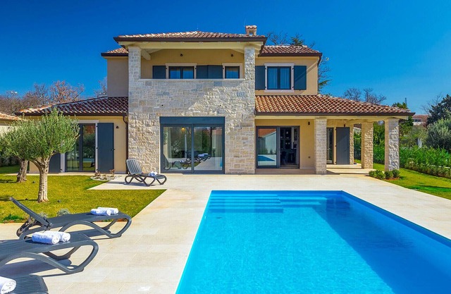 Beautiful Villa Una, in Istria, with a Pool