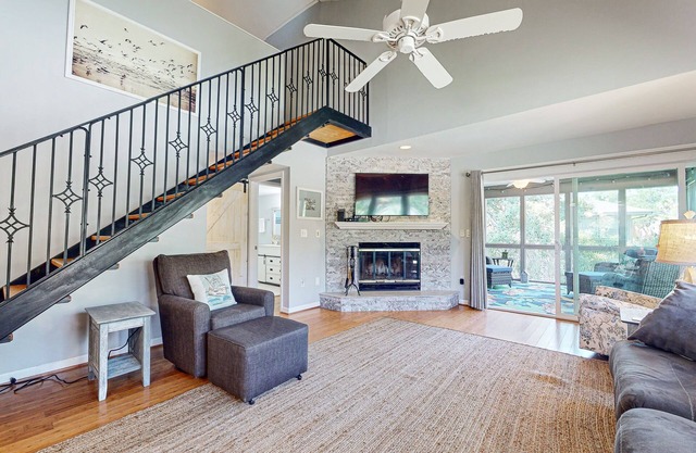 Beautiful Villa with screened in patio with perfect location