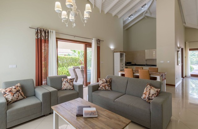Belle villa avec piscine partagée près de Mambo Beach