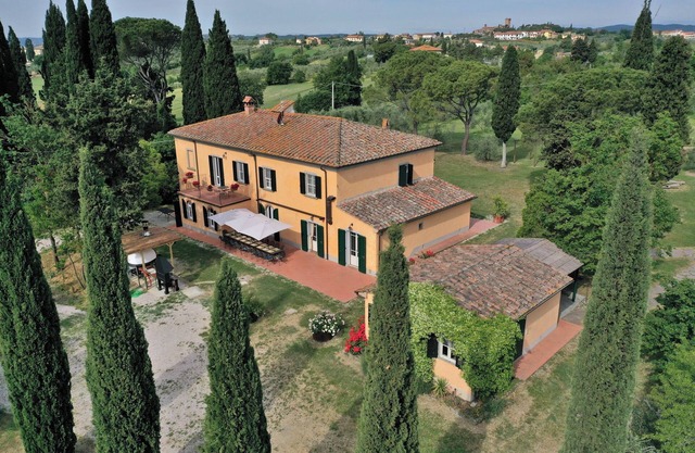 Beautiful villa with A/C, pool and large garden,walk distance from the village