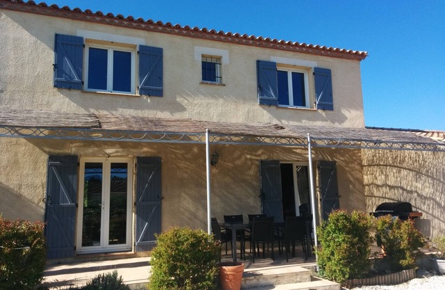 Villa lumineuse et jolie piscine