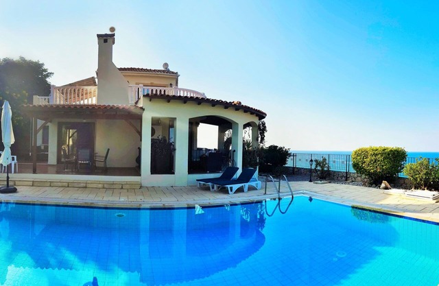 Belle villa avec vue imprenable sur la mer et la montagne à Esentepe, Kyrenia