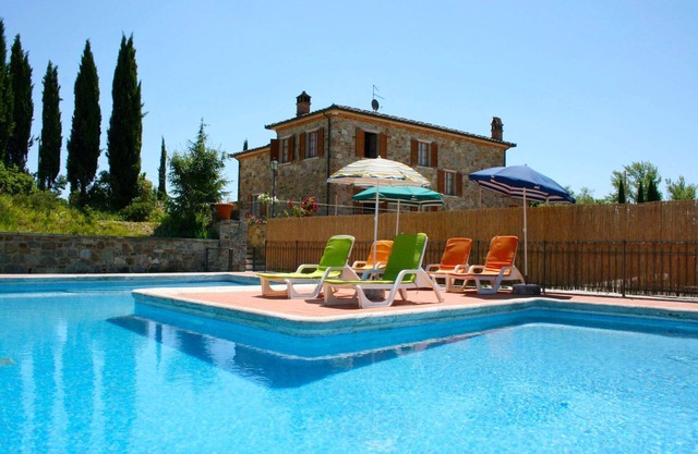 Villa avec piscine privée dans une position panoramique et tranquille à seulement 3 km du village de