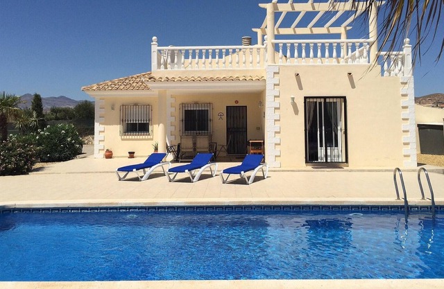 Belle Villa avec Orchard, grande piscine privée et luxueuse zone ombrée
