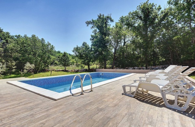 Belle villa avec piscine privée et parking pour 5 voitures
