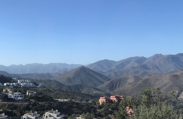 Belle villa avec vue imprenable sur les montagnes et la mer.