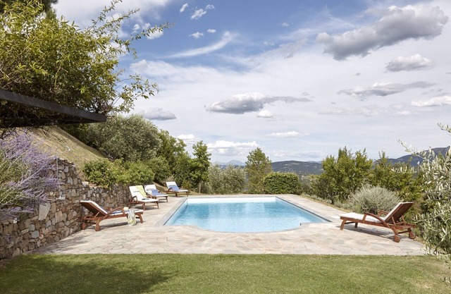Belle villa avec vue spectaculaire en zone rurale
