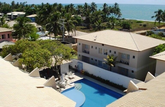 Beau village, 4 chambres, 3 suites, 2 balcons, piscine, à 100m de la plage