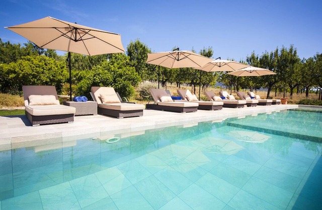 Belle villa de village avec une grande piscine pour 12 personnes