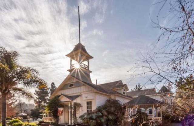 Belle Schoolhouse Vintage