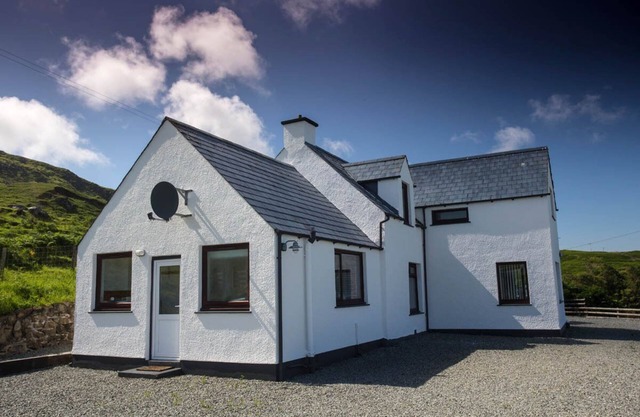 Beautiful & warm family home in stunning location. Close to great hiking trails.