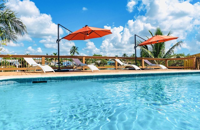 Beautiful Waterfront Home-Private Pool-Near Beaches