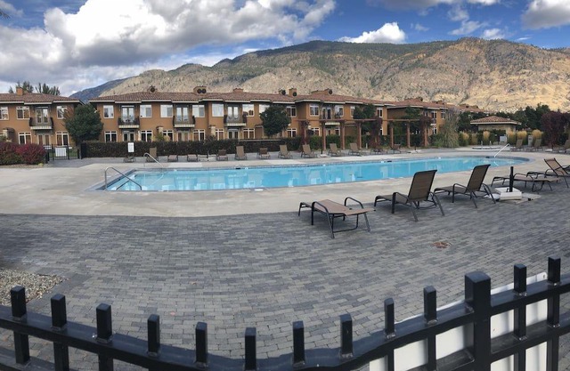 Beautiful Waterfront 3 Bedroom Townhome