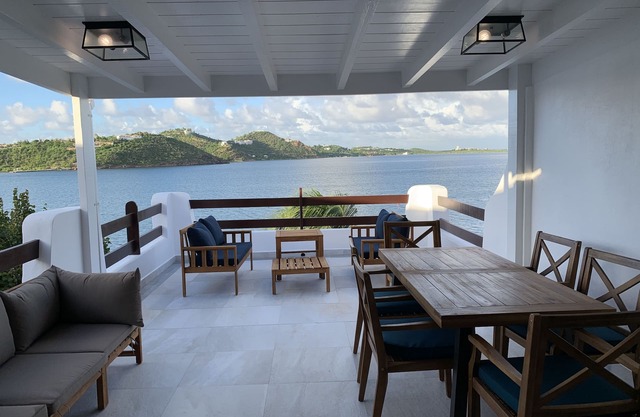 Beautiful Waterfront Apartment. Newly remodels