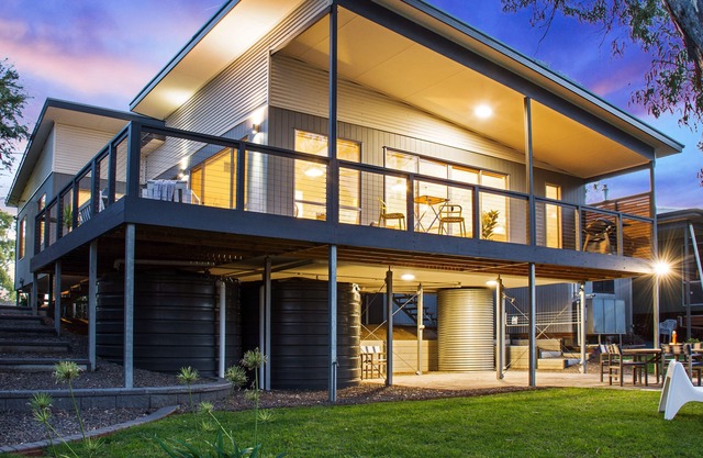 Belle maison au bord de la rivière avec vue sur l'eau, en amont de Mannum