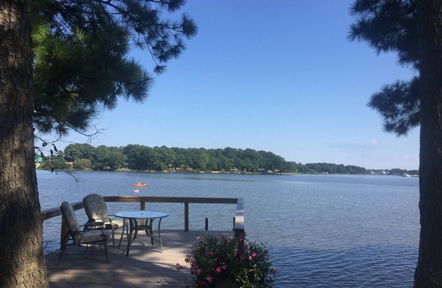Magnifique chalet au bord de l'eau près du centre-ville de Norfolk - Vue paisible et relaxante sur l'eau