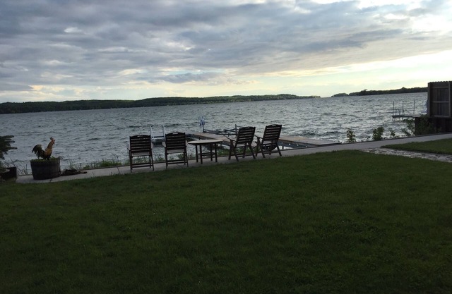 Beau chalet familial au bord de l'eau sur le lac Portage, Onekama