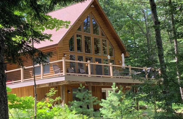 Belle cabane en bord de mer sur le lac vierge du Maine