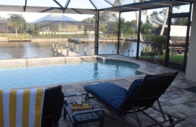 Belle propriété au bord de l'eau, accès direct au golfe, piscine chauffée et spa à l'eau de mer