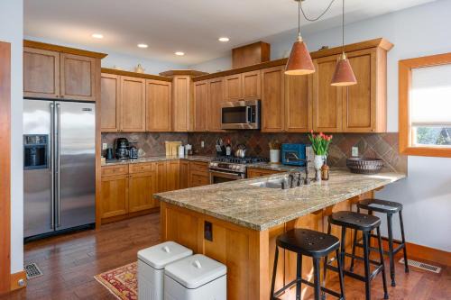 Beautiful Waterviews, Pet-friendly, Close To Town