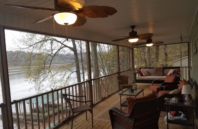 Belle maison de Wheeler Lake dans une communauté tranquille.