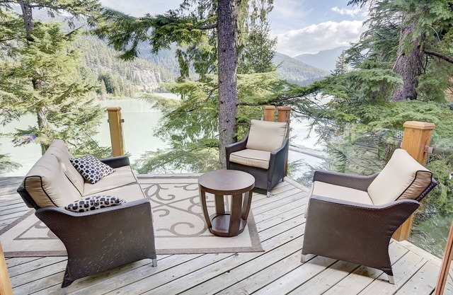 Beautiful Whistler lakefront home