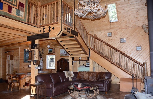 Beautiful Wilderness Retreat Cabin 1.5 hours north of Edmonton!