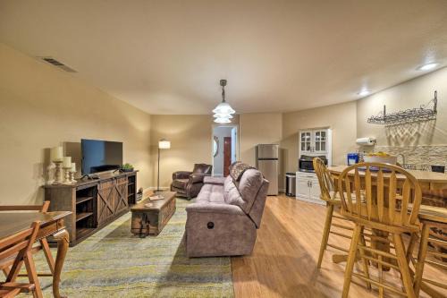 Beautiful Wooded Escape, Half-Mi to Pine Mtn Lake!