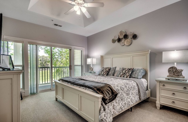 Beautiful World Tour 3B3Ba Condo on 12th Hole. Pool Access. Close to Everything!