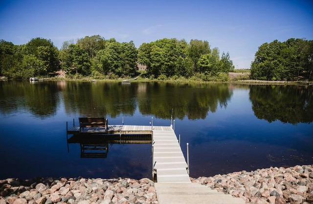 Beautiful Year Round Family Lake Home (sleeps 16+)