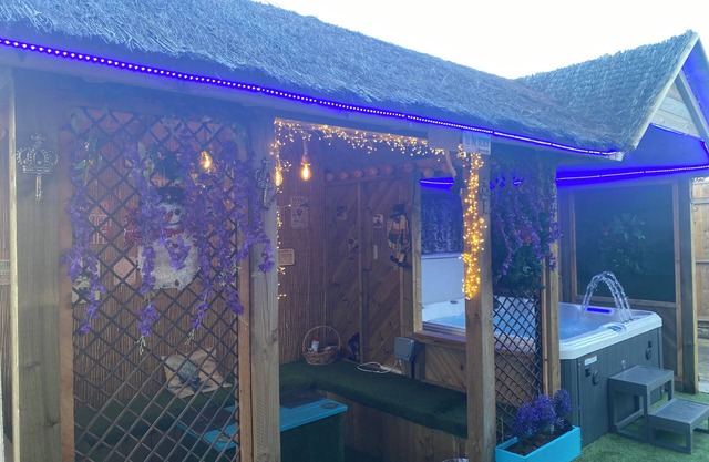 Beautifully presented 6 bed 5 & a half bath house