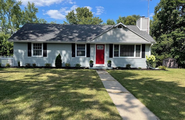 HOT TUB Newly Remodeled 3 Bed Home in Beavercreek