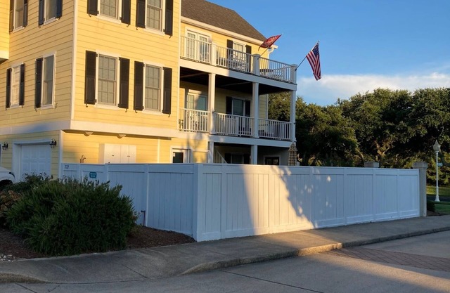 BEAUTIFULLY DECORATED ~ CLOSE TO THE BEACH ~ 5 BEDROOM/4 BATH
