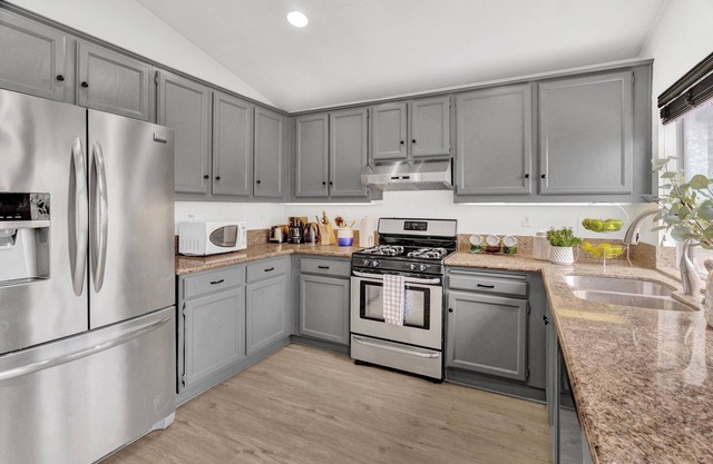 Beautifully designed Home near Magic Mountain!!