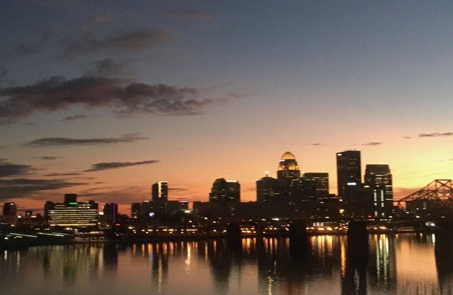 Beautifully Furnished Lakeside Condo within View of Downtown Louisville