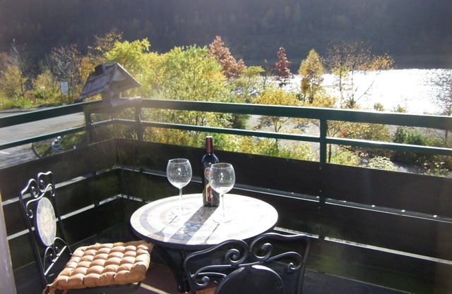 magnifiquement appartement meublé à droite sur le lac Hillebachstausee