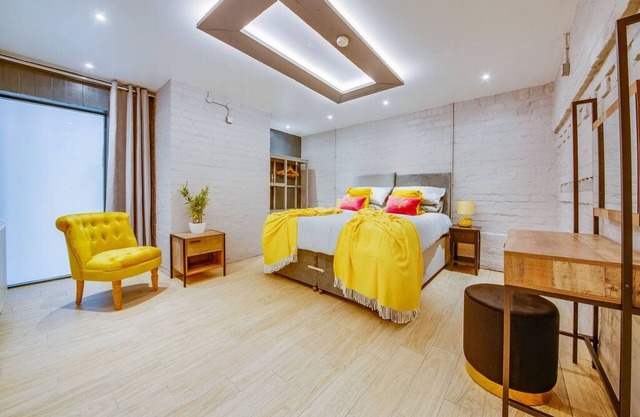 *Beautifully Presented & Spacious 6 Bed House*