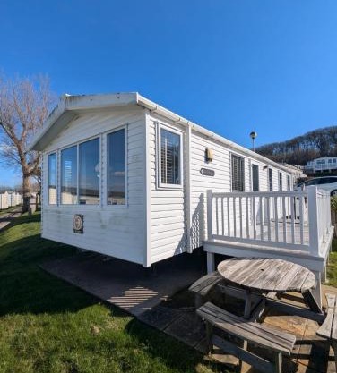 BEAUTIFULLY PRESENTED DOG FRIENDLY CARAVAN on VERY POPULAR LITTLESEA HOLIDAY HAVEN PARK WEYMOUTH